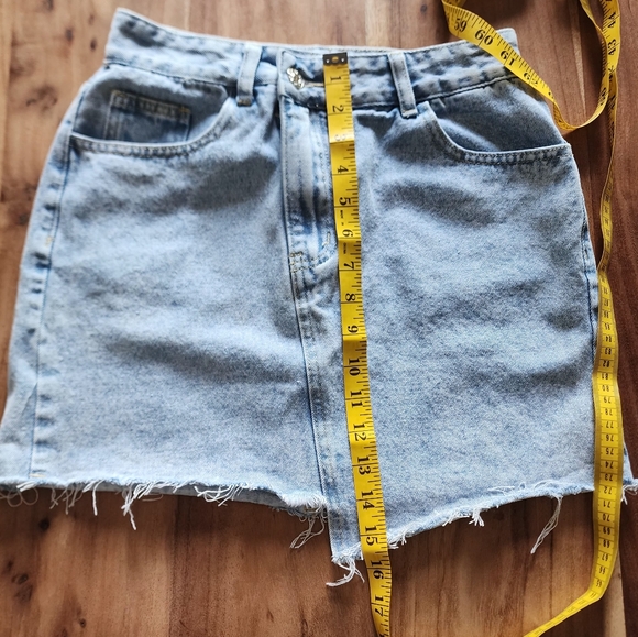 2/20$ Shein light blue washed asymmetric mini jeans skirt, size XS - Picture 12 of 13